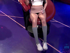 Savannah Sixx enjoys while being fingered - Homemade foot fetish