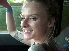 Blonde bombshell Paris White gives a close up blowjob