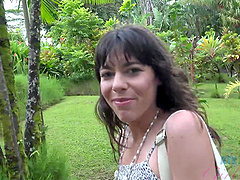 Brunette Vera King with natural tits gets fingered in the car