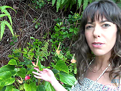 Brunette Vera King with natural tits gets fingered in the car