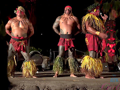 Gorgeous Vera King enjoys while being pleasured in public