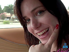 Petite brunette gets her pussy pounded in the car
