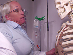 Mature Anja's solo play with her favorite toys