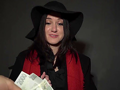 Dude offers amateur Melany Mendes some cash to fuck her in POV