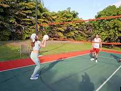 Bubble butt Anais Amore loves teasing and gets fucked in public