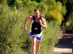 Blonde bombshell Anna Claire Clouds in steamy licking session