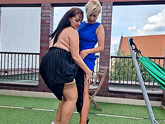 Mature Devon Breeze shows off her big ass in lingerie