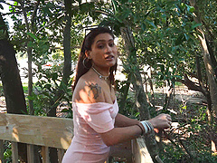 Natural tits and a nice ass on display in public