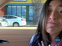 Brunette babe gives a mind-blowing blowjob in the car