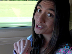 Brunette babe gives a mind-blowing blowjob in the car