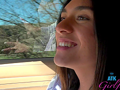 Brunette babe gives a mind-blowing blowjob in the car