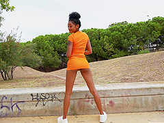 Couple gets kinky with cowgirl and handjob action