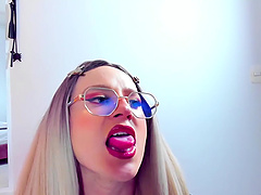 Shemale goddess with a perfect body shows off her sexual prowess