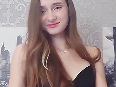 Long-haired babe shows off her solo skills on webcam