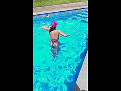 Behind the scenes with natural tits and long hair in outdoor shoot