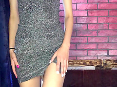 Young webcam girl shows off her skills