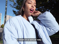 Asian babe gives a sloppy blowjob in the park