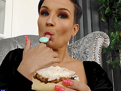 Solo session with a busty babe and her favorite panties