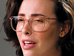 Glasses-wearing brunette milf gets herself off