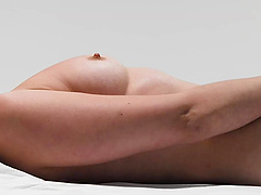 Glasses-wearing brunette milf gets herself off