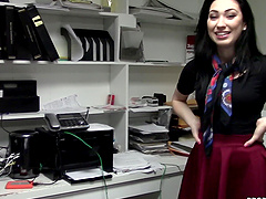 Long-haired beauty Aria Alexander gets her ass licked in heels