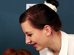 Beautiful brunette Tindra Frost gives a great handjob.