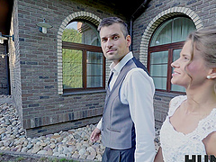 Natural tits blonde Sarah Kay gets a facial with pleasure