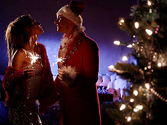 Shalina Devine, the busty blonde, fucks with her bald pussy in missionary position