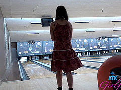 Brunette beauty Zoey Jpeg gets a sloppy blowjob from her lover.