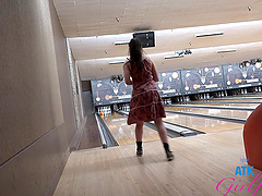 Brunette beauty Zoey Jpeg gets a sloppy blowjob from her lover.