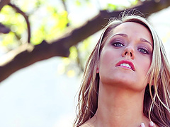 Hard pussy and body seduction with a hot porn sweetheart Kerry Lynn