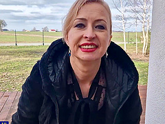 A super beautiful and delicious girl is caught in a compromising situation.