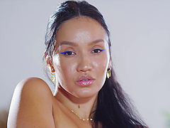 The couple enjoys a romantic evening in Bangkok with Lola Heart