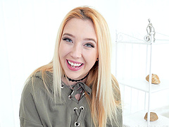 Czech dude makes makeout and pussy-licking with his hot girlfriend