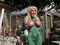 Kitana Montana gets her asshole gapped by two cocks in intense dp action