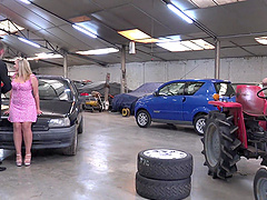 A chubby girl Charlie Rae got a new car and she is fucking in it