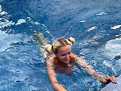 Amateur couple tries reverse cowgirl and doggystyle pov sex