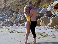 Hot couple Natalia Starr and Johnny Sins enjoy sex on beach