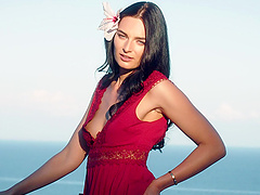 Stunning beauty Leanne Lace gets fucked by the pool