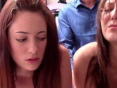 Wicked threesome: Jojo kisses and sucks while Brunette Rylee gets a wild ride in missionary