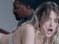 Bold Isiah Maxwell dominates Nicole Nichols in wild bdsm session
