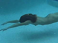 My mischievous girlfriend jacks off my cock underwater