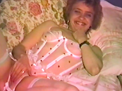 Mature porn sluttie Lois receives a hot creampie after awesome bang scene