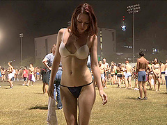 Hot amateur babe has no problem with walking in her thong in public