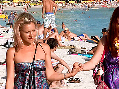 Public lesbian sex in the tropics arouses these two hotties